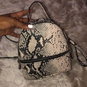Steve Madden Mini Backpack (Bjacki)